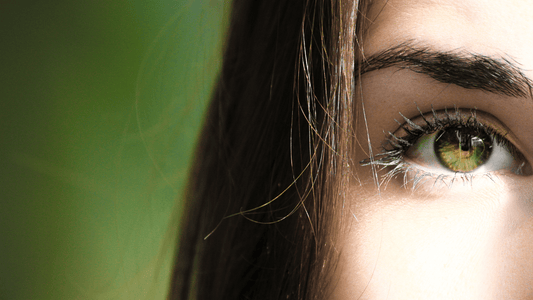 Oog dame, groene achtergrond, Santurel